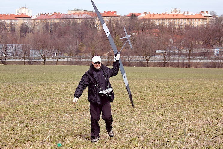 Uf, letěl, nejtěžší je v tom větru návrat.