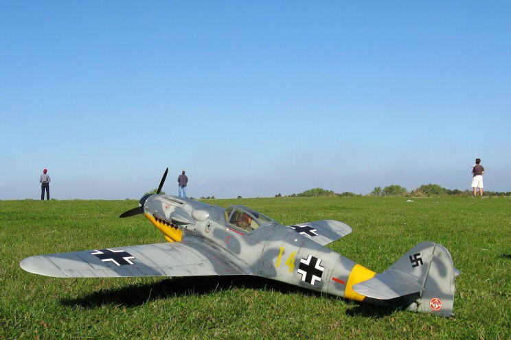 2,2m rozpětí se na louce ztratí