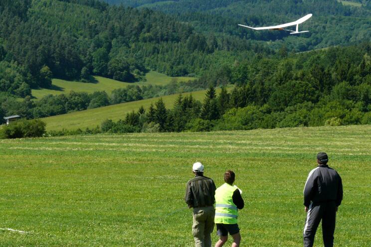 Mělo se přistávat, ale poryv větru byl proti!